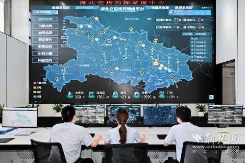 7.建成湖北交投智慧調(diào)度中心，接入全省6000多公里高速路段、1.5萬余路監(jiān)控視頻圖像，實現(xiàn)路網(wǎng)態(tài)勢全感知.jpg.jpg